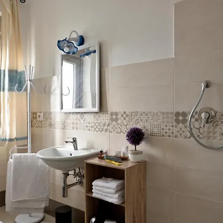 Inah Guest house